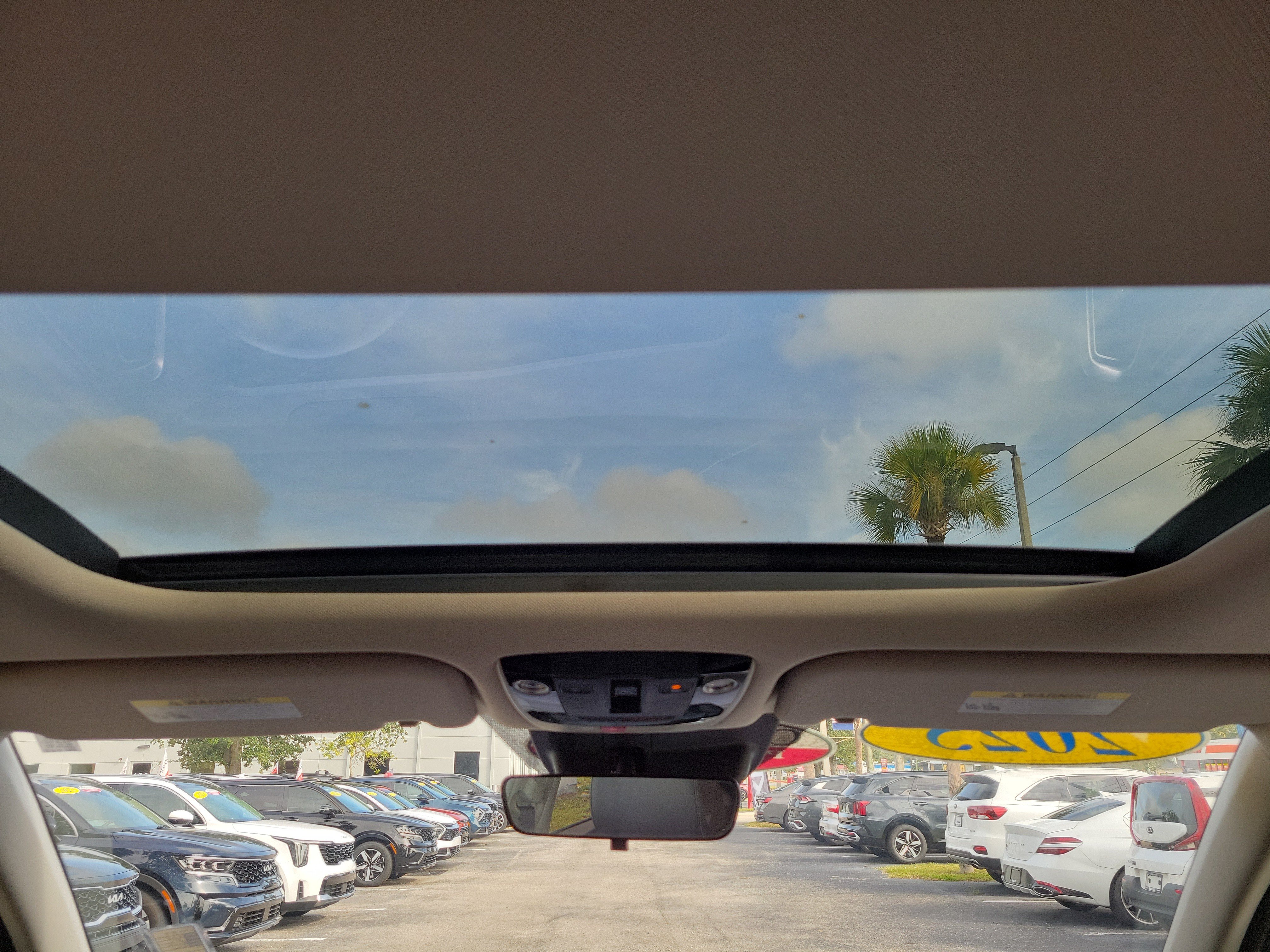 Certified 2025 Kia Sorento S w/ Panoramic Sunroof Package FWD image 17