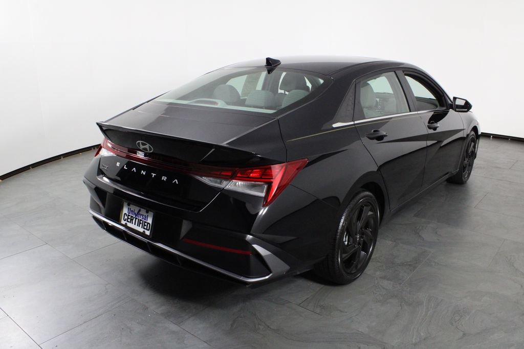 Certified 2026 Hyundai Elantra SEL Sport Premium w/ Cargo Package FWD image 4