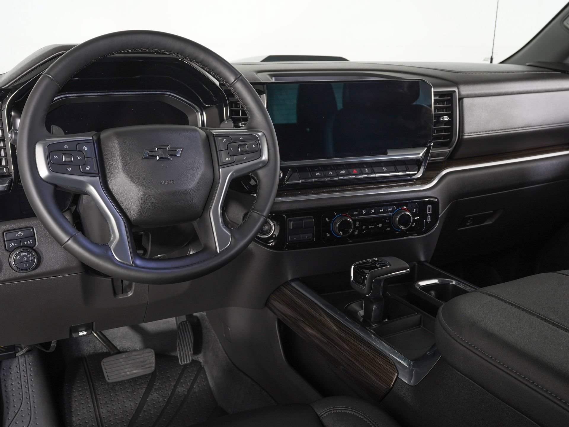 Used 2025 Chevrolet Silverado 1500 LT Trail Boss w/ Convenience Package II AWD/4WD image 15