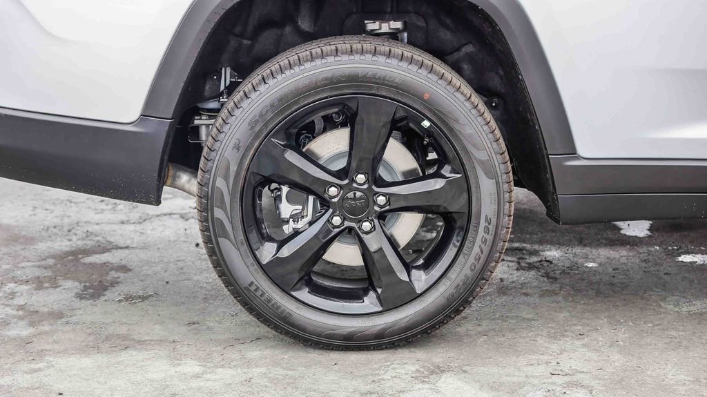 New 2025 Jeep Grand Cherokee L Limited w/ Black Appearance Package image 12