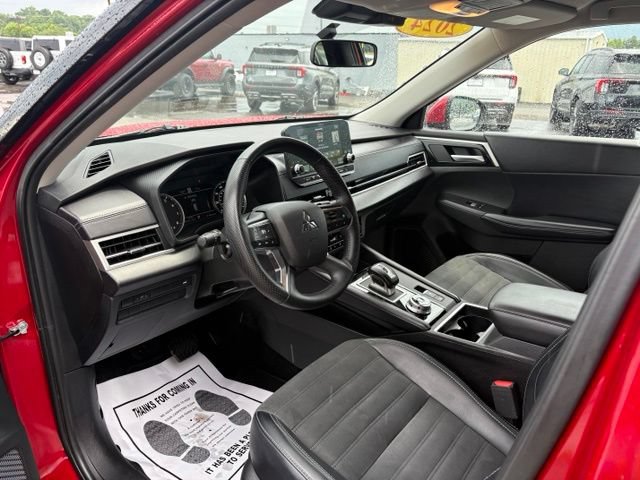 Used 2024 Mitsubishi Outlander SE FWD image 3