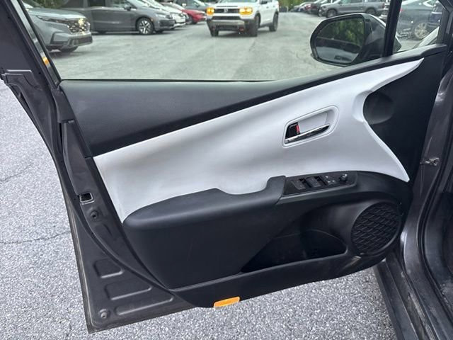 Used 2019 Toyota Prius LE FWD image 18