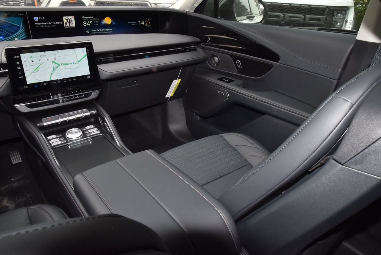 New 2026 Lincoln Nautilus Reserve w/ Jet Appearance Package AWD/4WD image 24