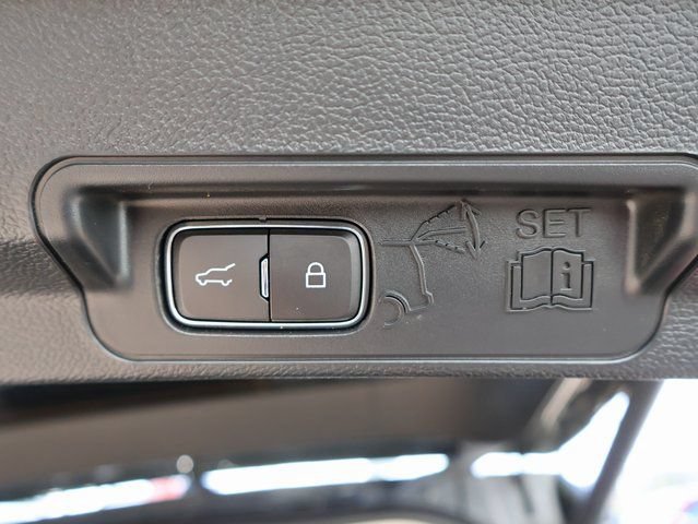 Used 2023 Ford Explorer Limited AWD/4WD image 17