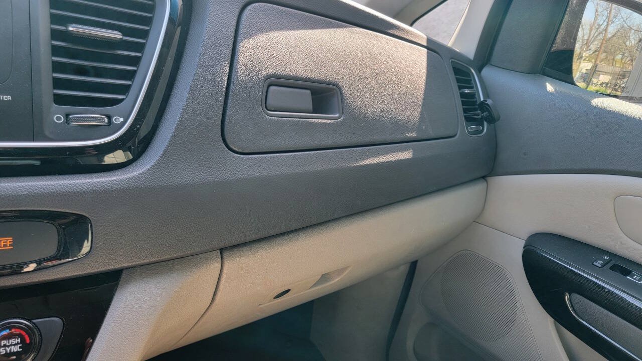 Used 2015 Kia Sedona EX w/ EX Premium Package FWD image 18