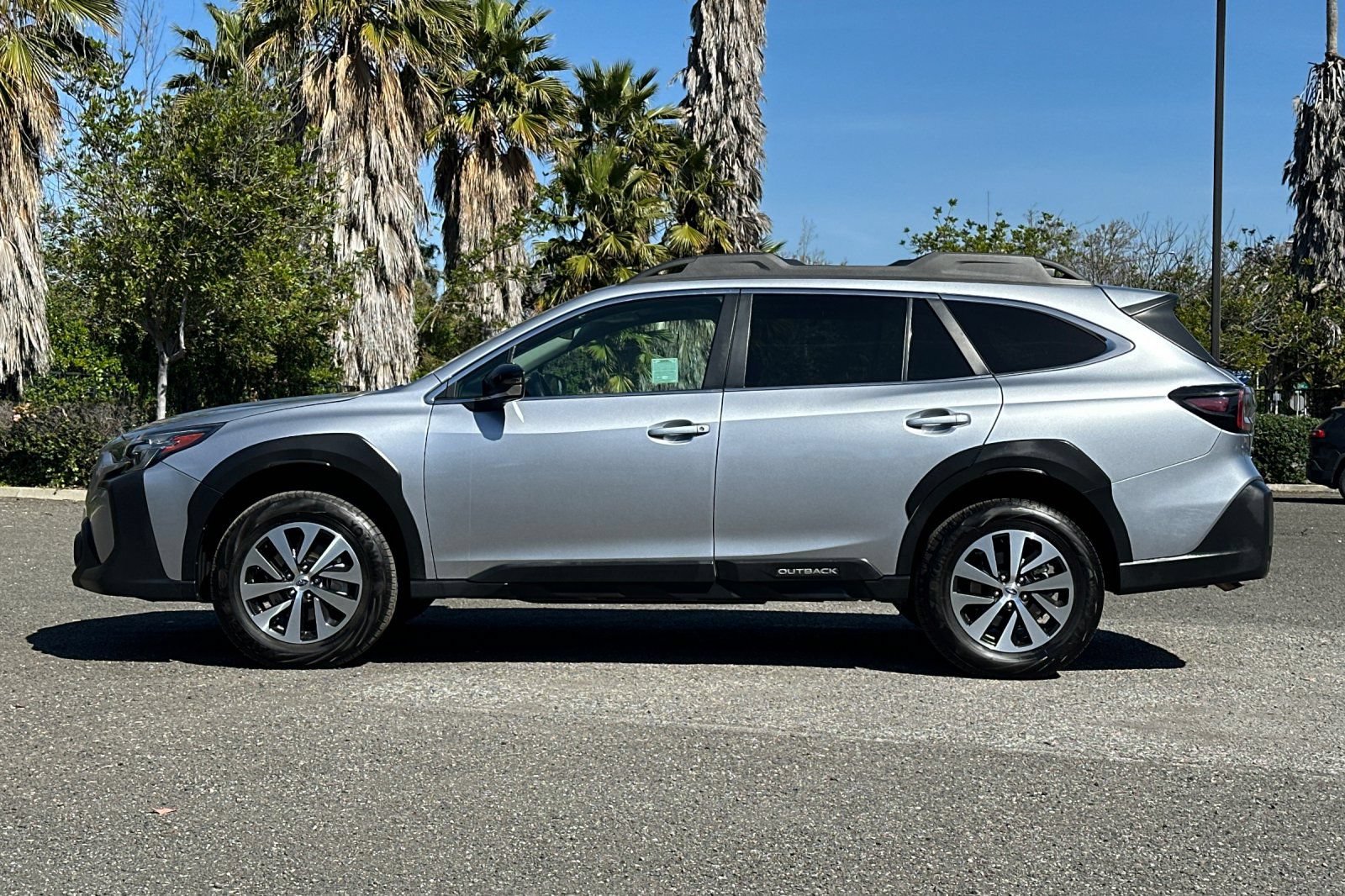 Used 2024 Subaru Outback Premium AWD/4WD image 7
