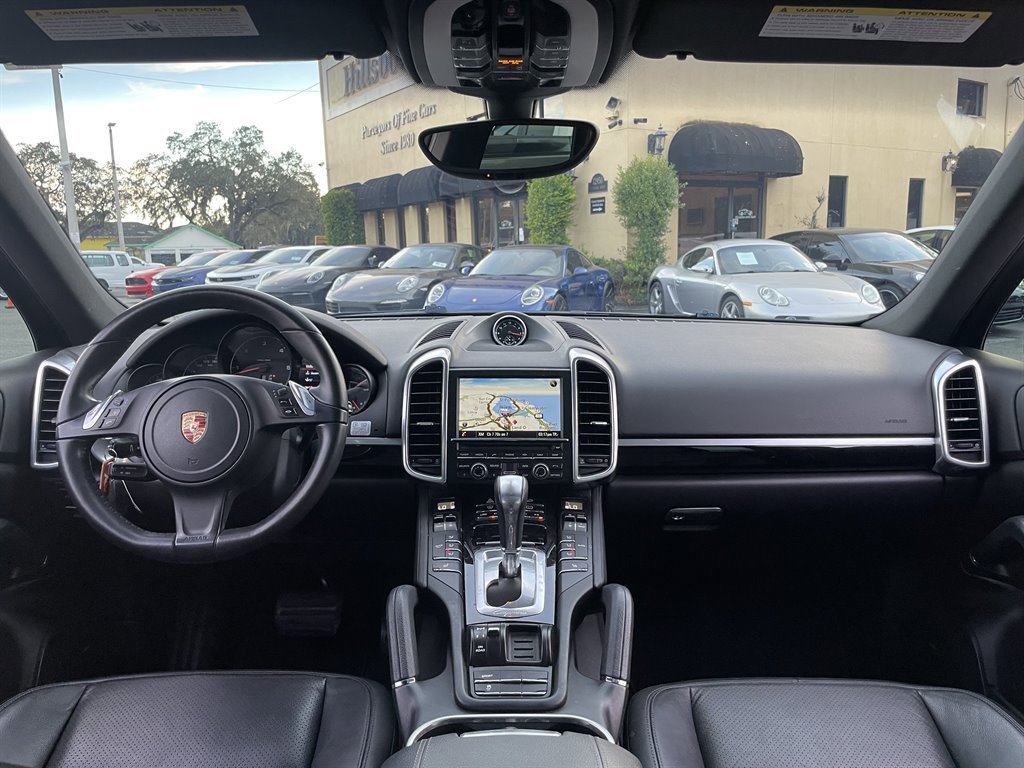 Used 2014 Porsche Cayenne Diesel Platinum Edition image 3