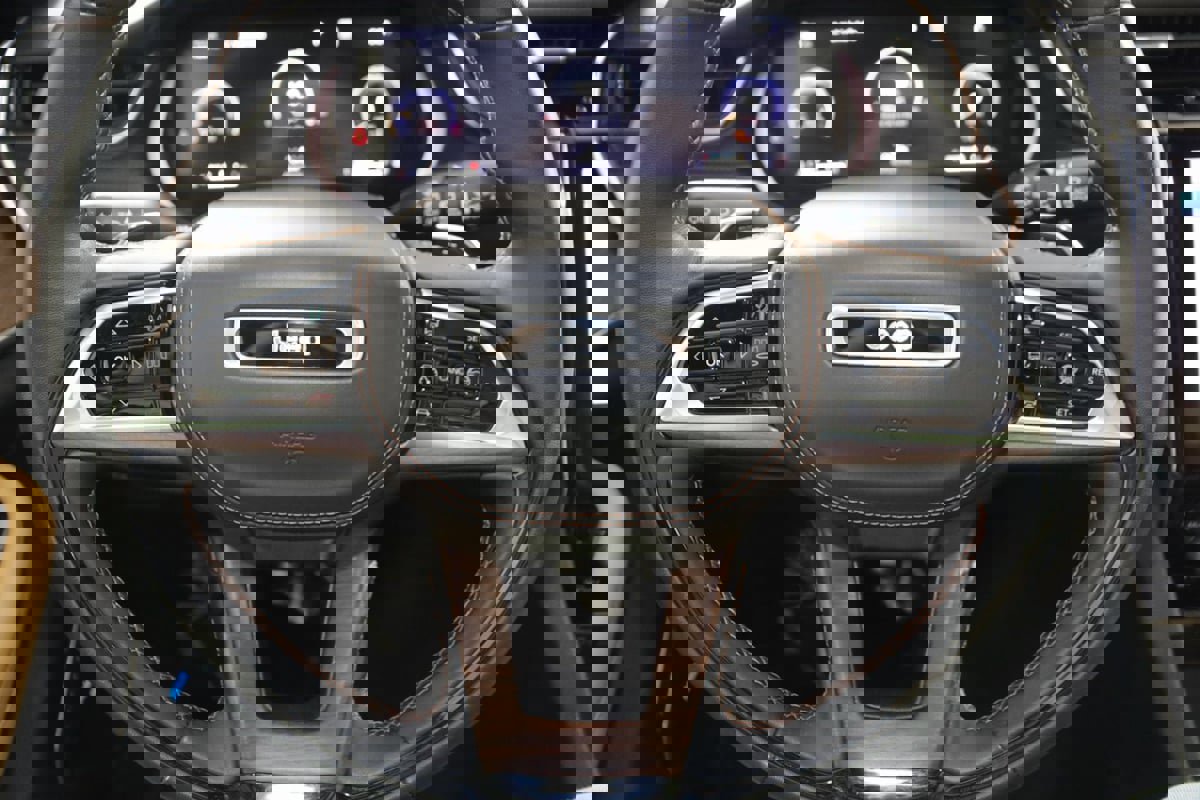 Used 2023 Jeep Grand Cherokee Summit w/ Luxury Tech Group V image 42