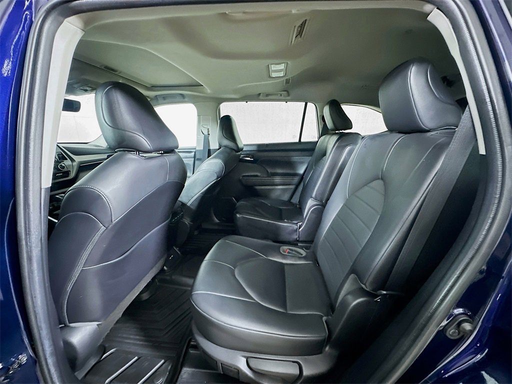 Used 2021 Toyota Highlander XLE image 15