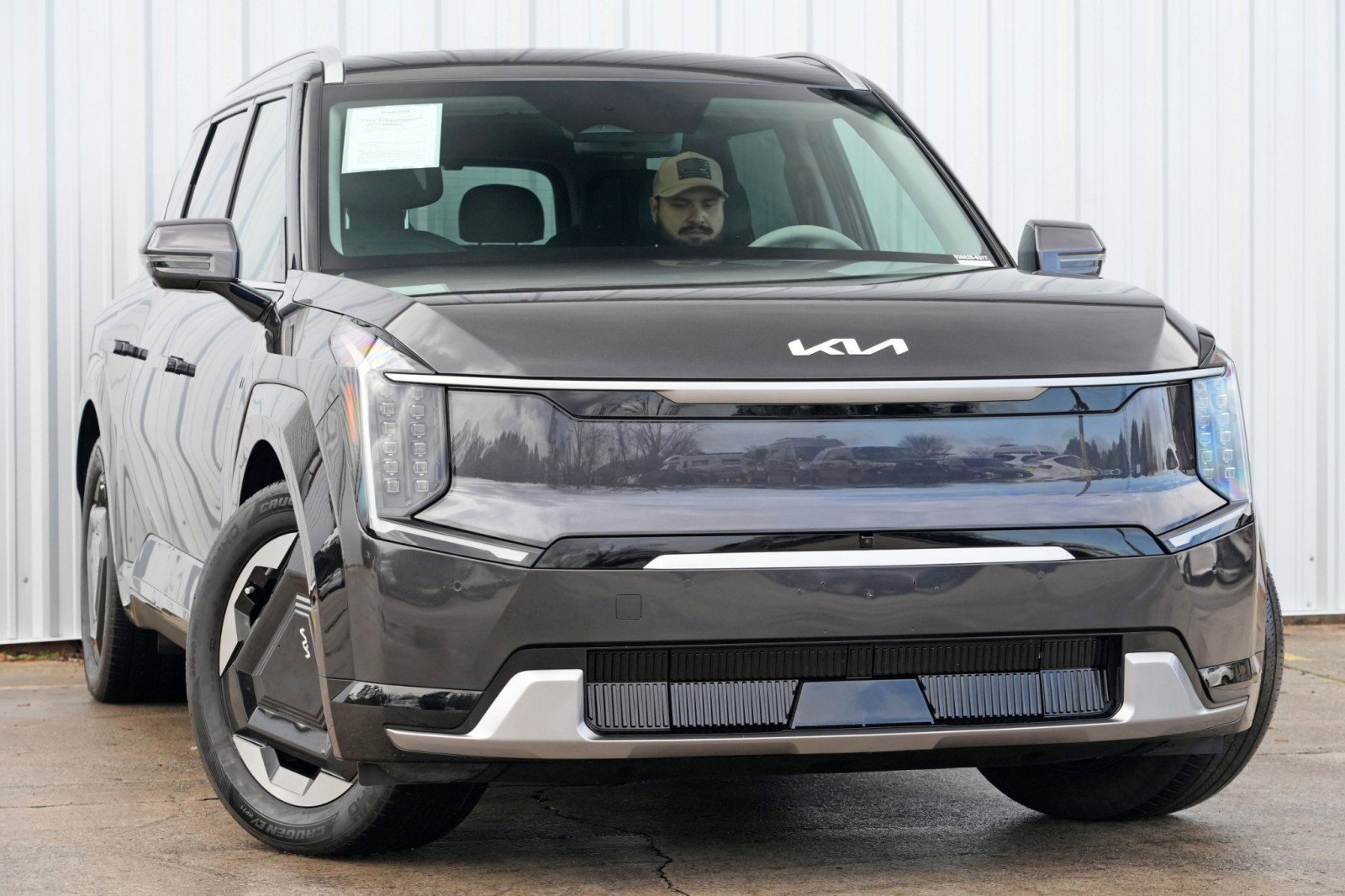 Used 2024 Kia EV9 Land image 4