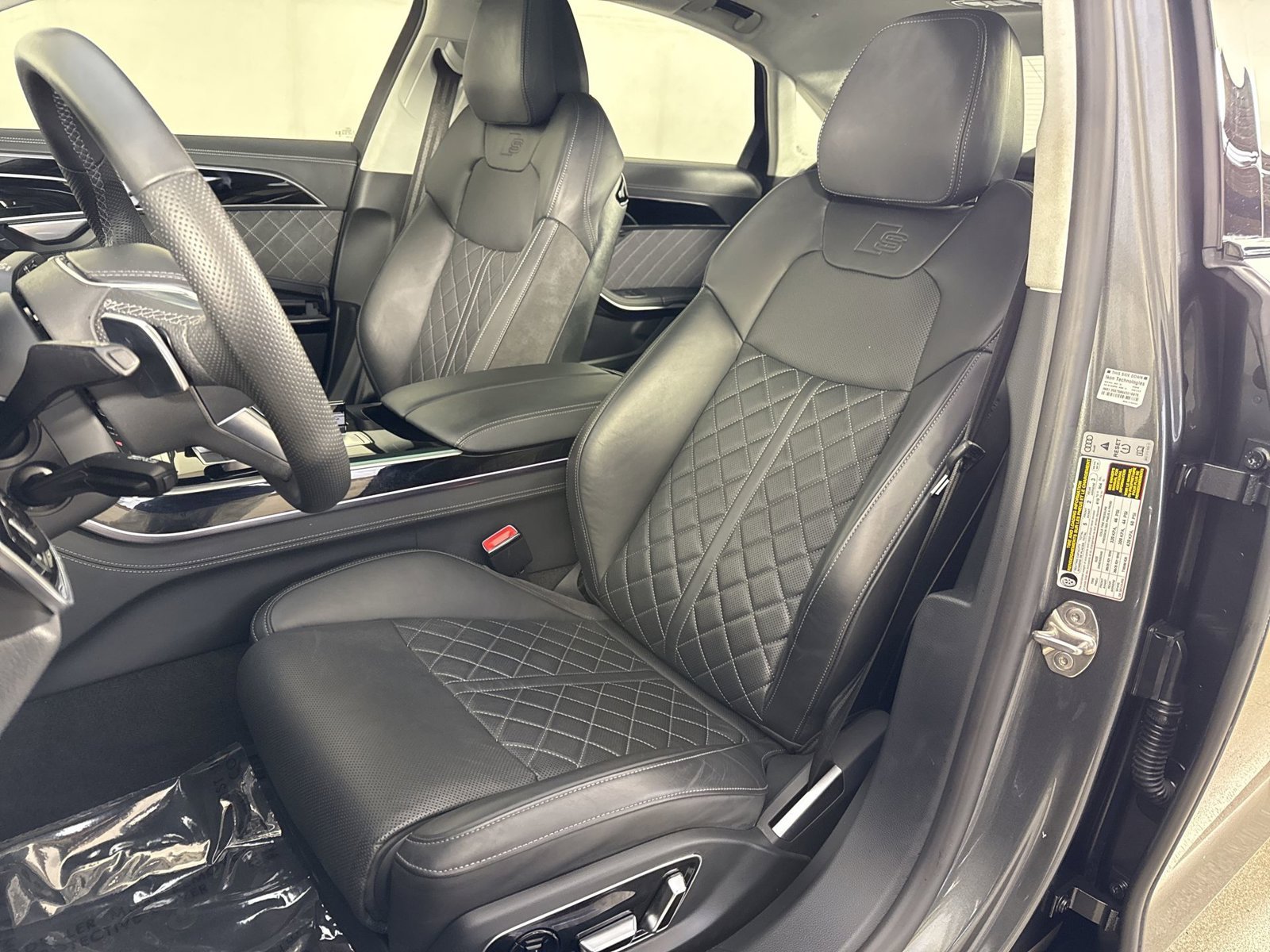 Used 2023 Audi S8 AWD/4WD image 19