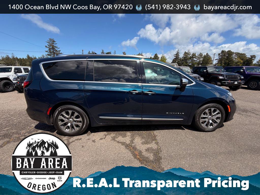Used 2023 Chrysler Pacifica Pinnacle FWD image 4