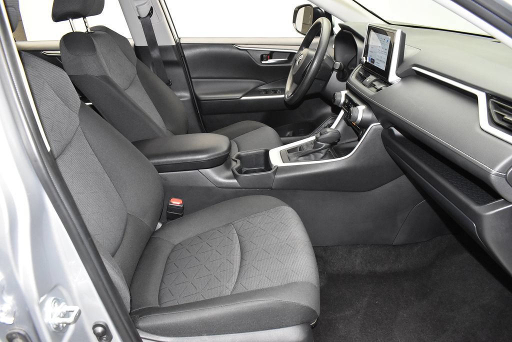 Used 2025 Toyota RAV4 XLE AWD/4WD image 23