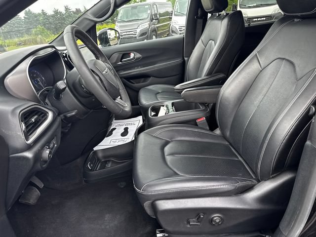 Certified 2025 Chrysler Pacifica Select FWD image 22