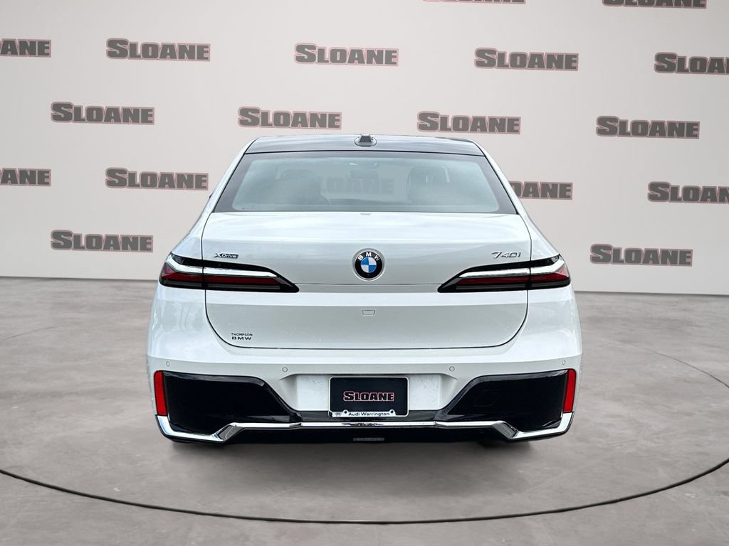 Used 2025 BMW 740i xDrive AWD/4WD image 4