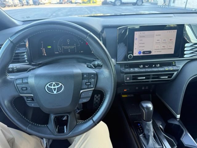 Used 2025 Toyota Camry SE FWD image 2