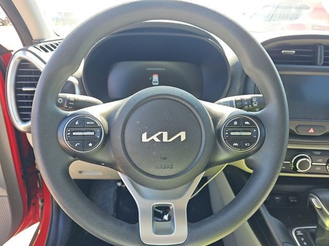 Used 2025 Kia Soul LX w/ LX Technology Package FWD image 11