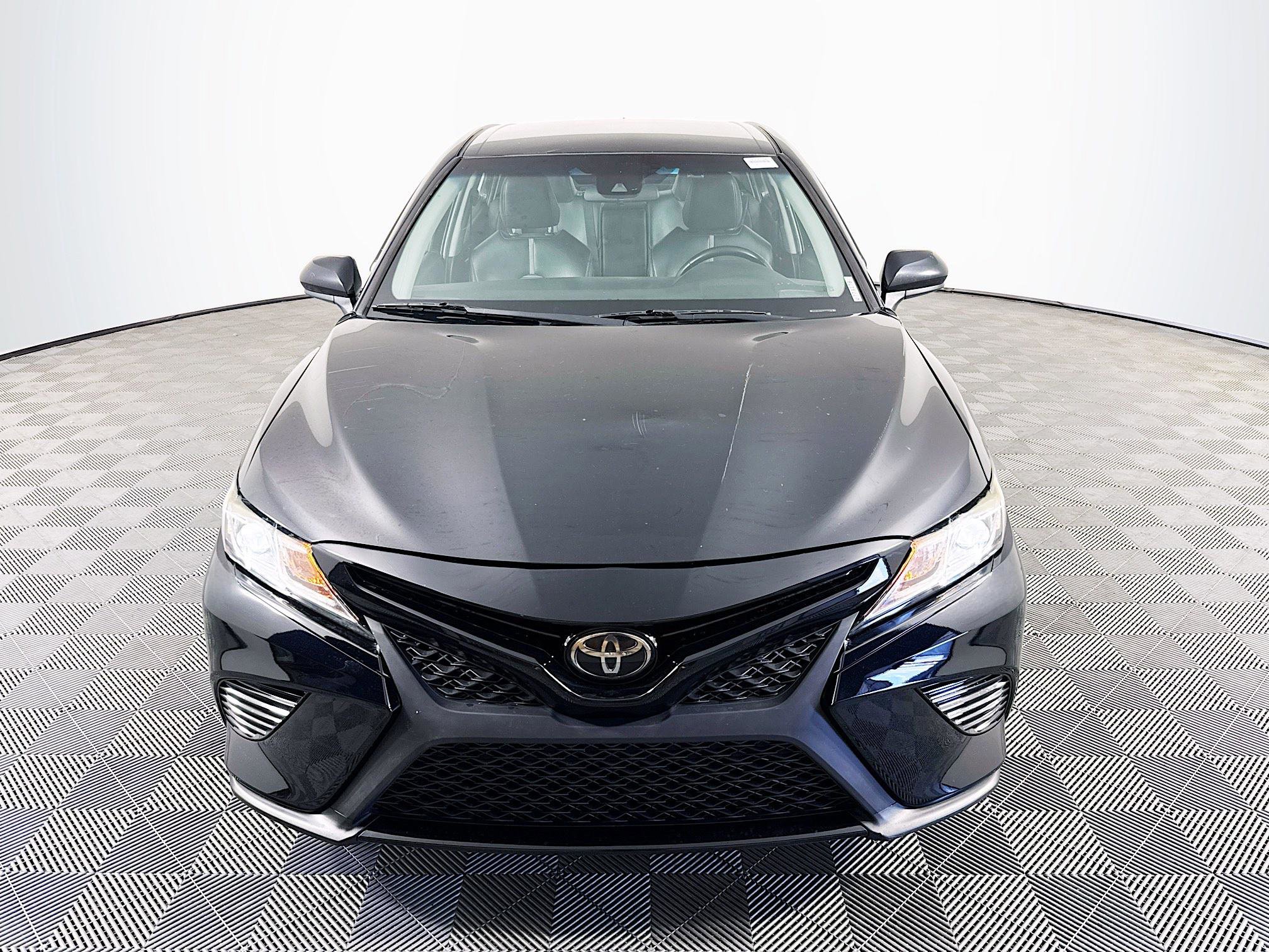 Used 2019 Toyota Camry SE FWD image 2
