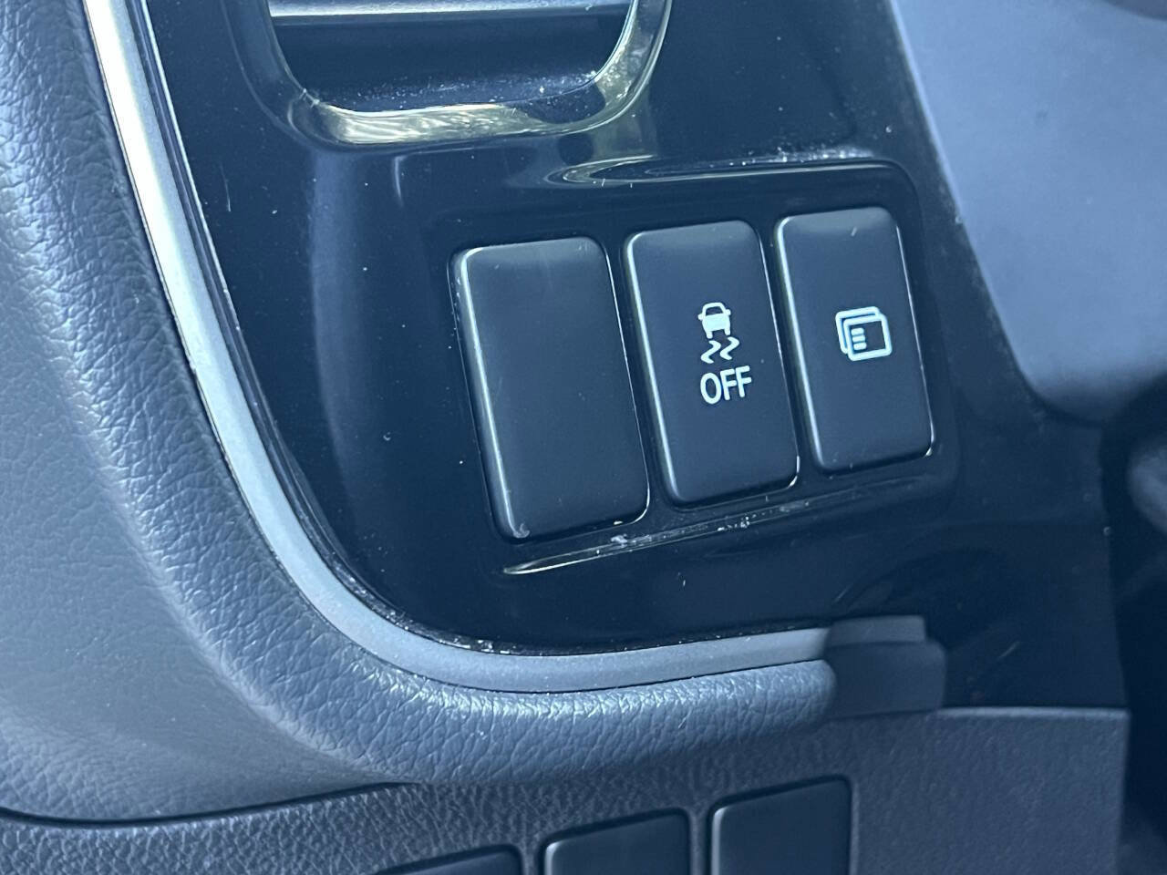 Used 2018 Mitsubishi Outlander ES image 29