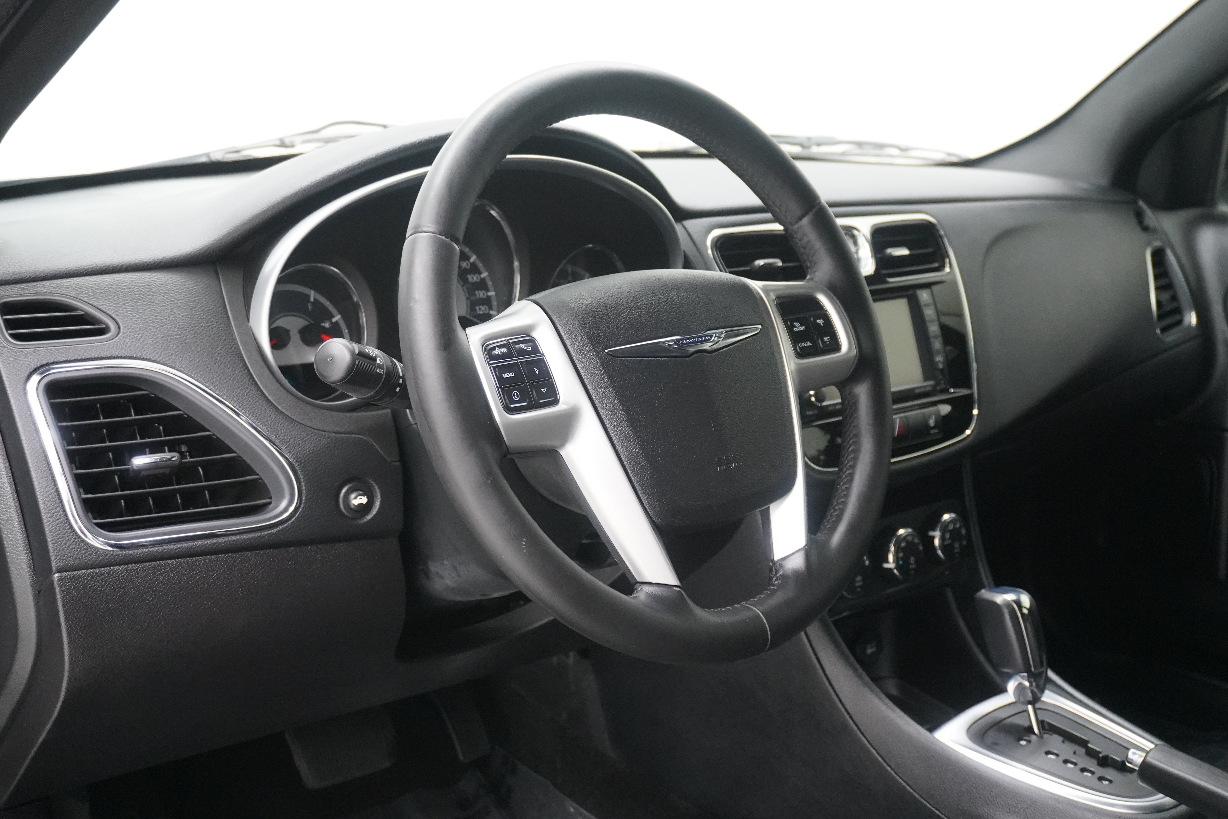 Used 2011 Chrysler 200 Limited FWD image 10