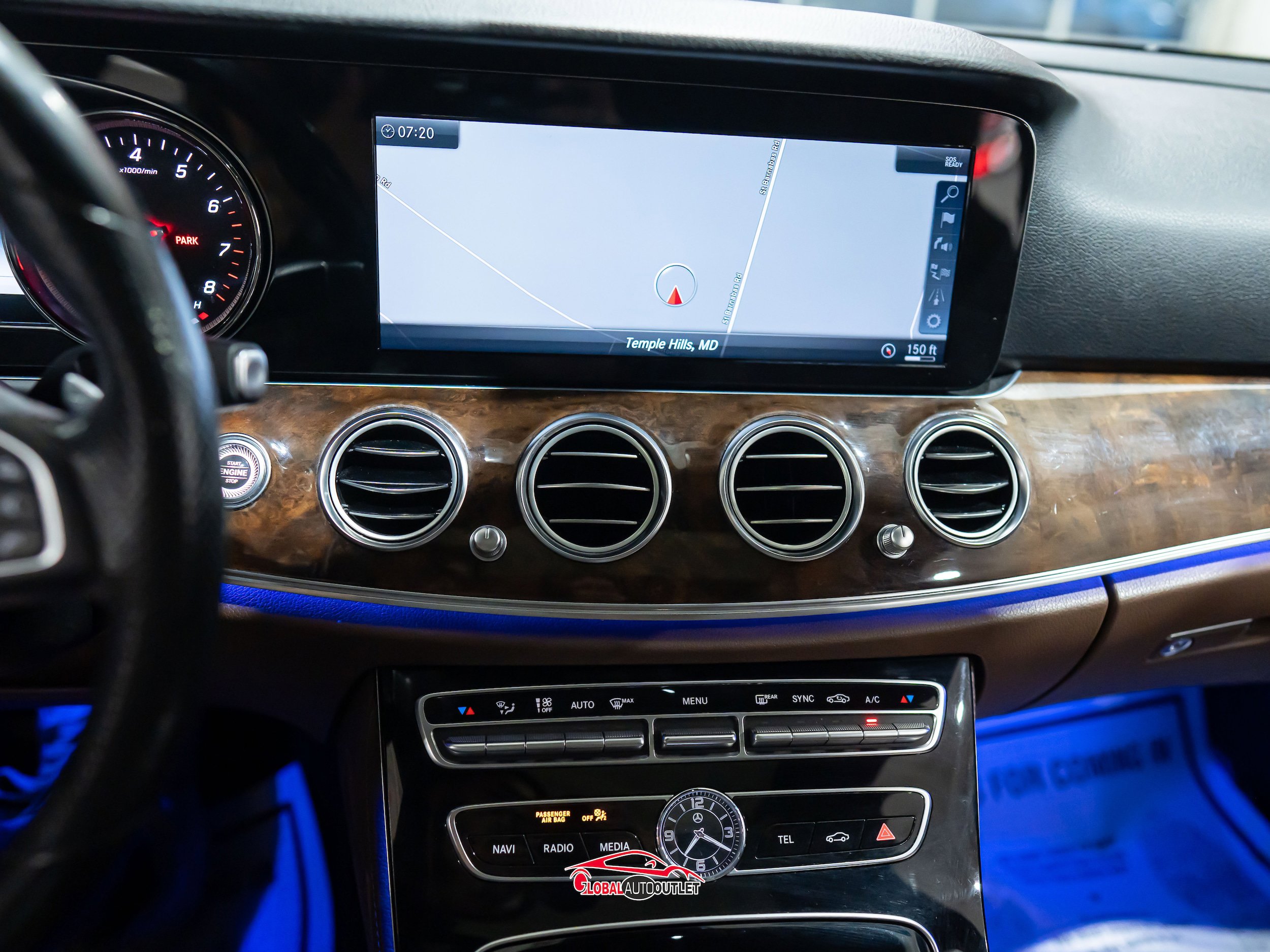 Used 2017 Mercedes-Benz E 300 4MATIC image 31