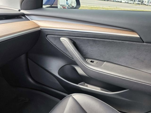 Used 2023 Tesla Model 3 Standard Range image 16
