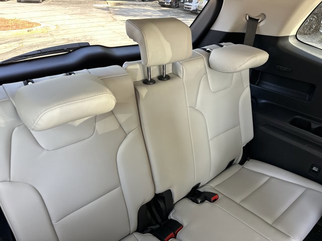Certified 2024 Kia Telluride S w/ S Sunroof Package AWD/4WD image 20