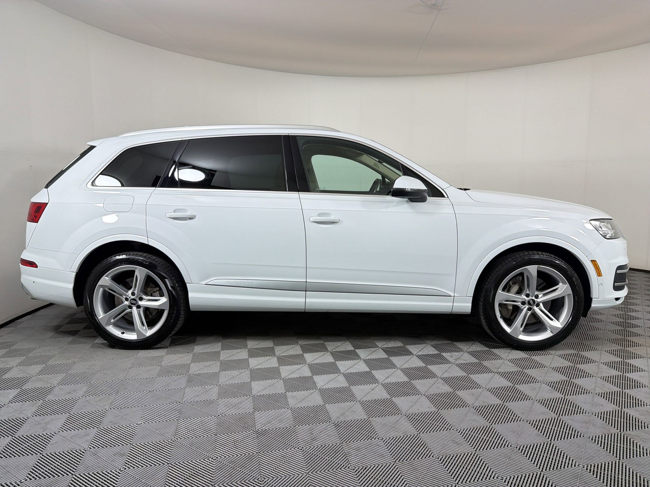 Used 2019 Audi Q7 3.0T Prestige AWD/4WD image 8