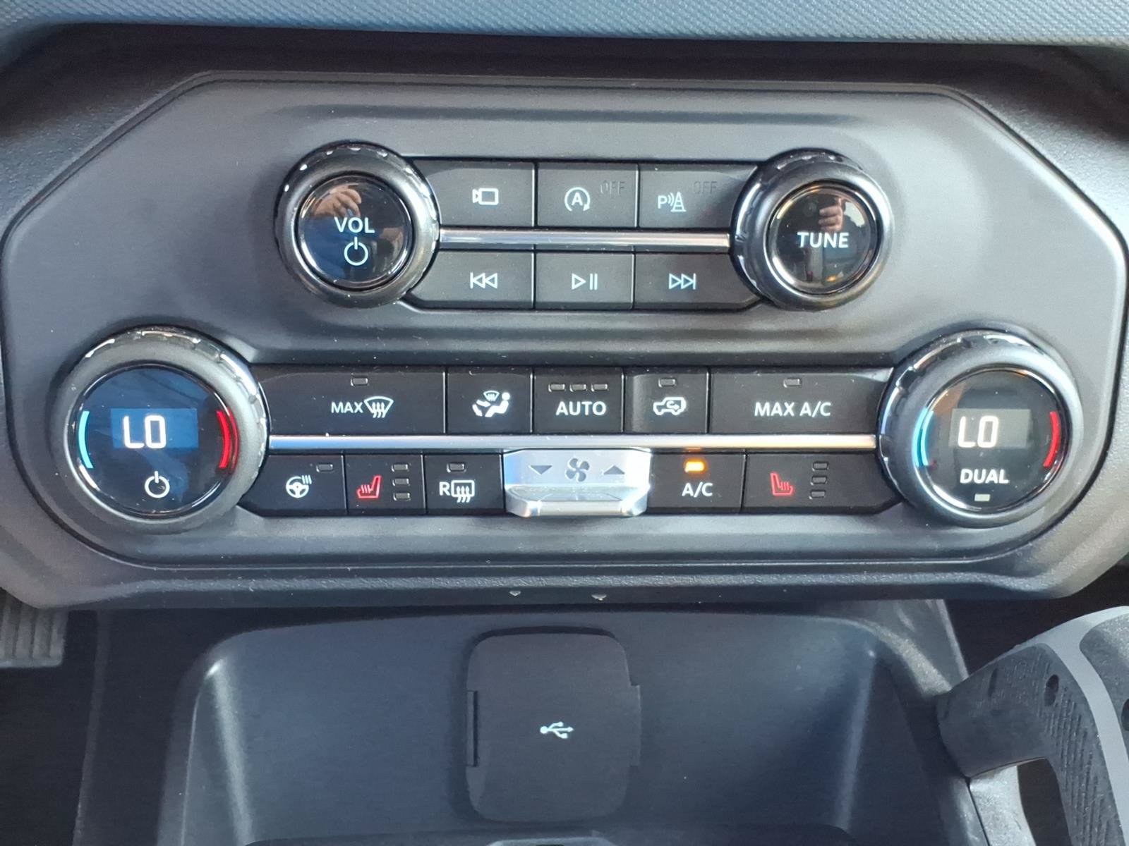 Used 2024 Ford Bronco Outer Banks AWD/4WD image 19