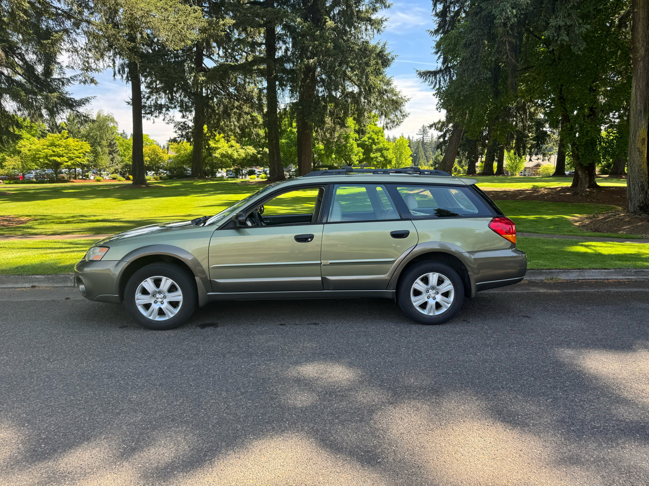 Used 2005 Subaru Outback 2.5i image 2