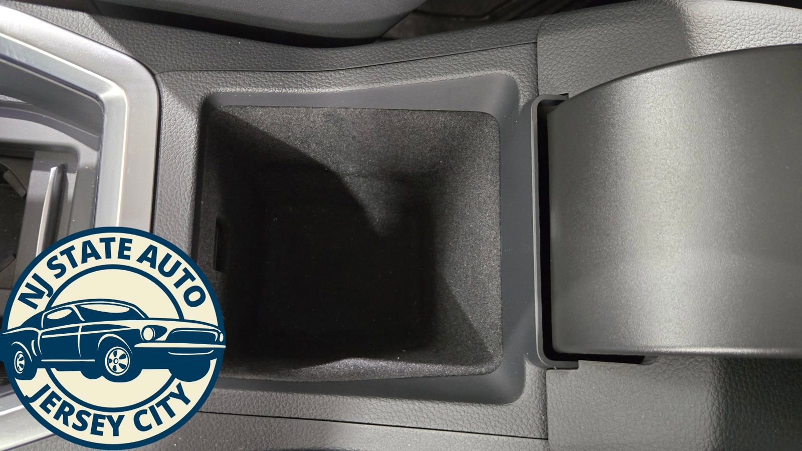 Used 2024 Audi Q8 e-tron Premium Plus image 18