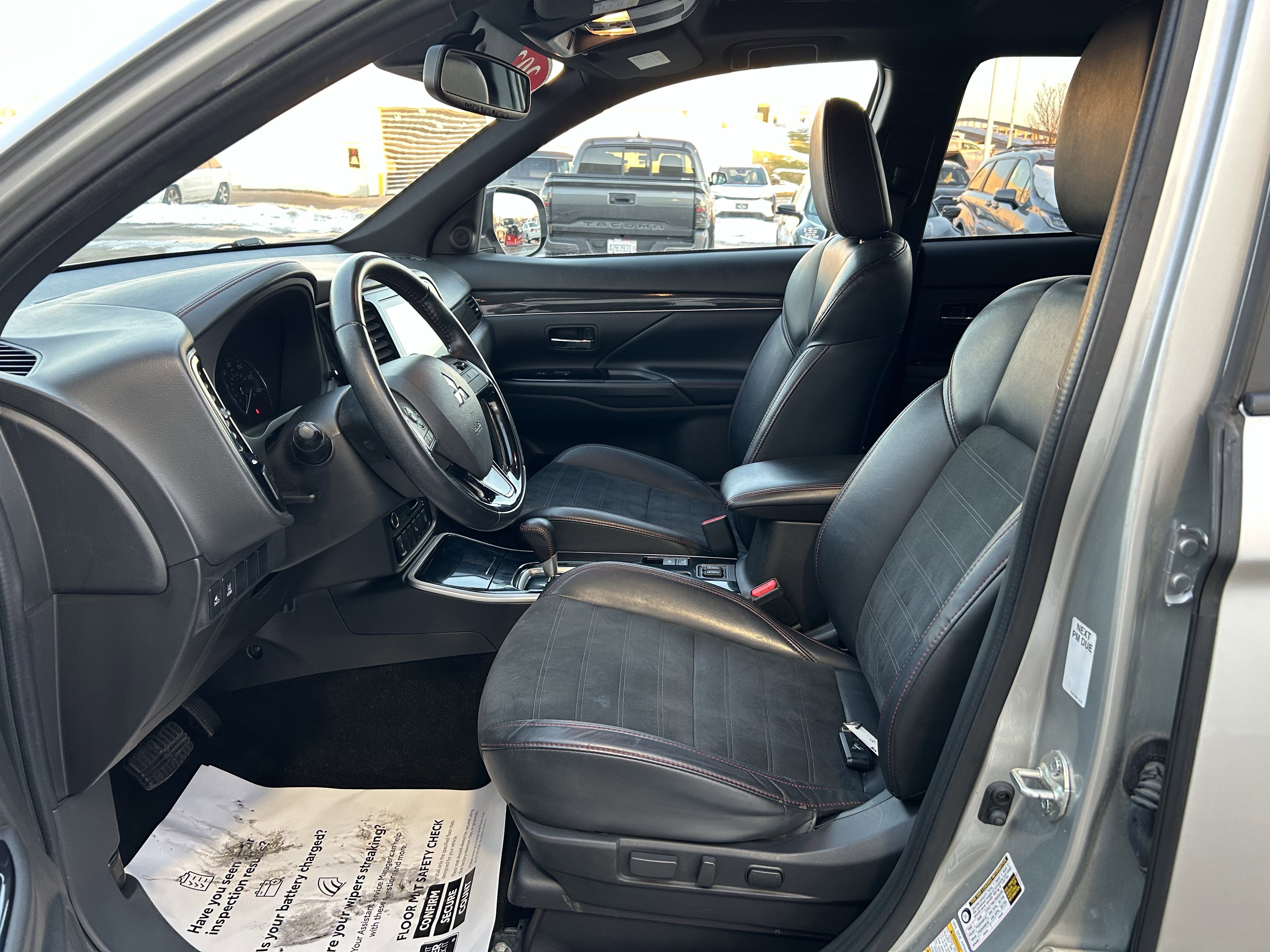 Used 2020 Mitsubishi Outlander LE image 13