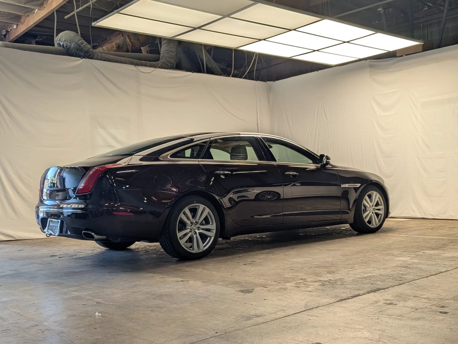 Used 2011 Jaguar XJ L RWD image 5
