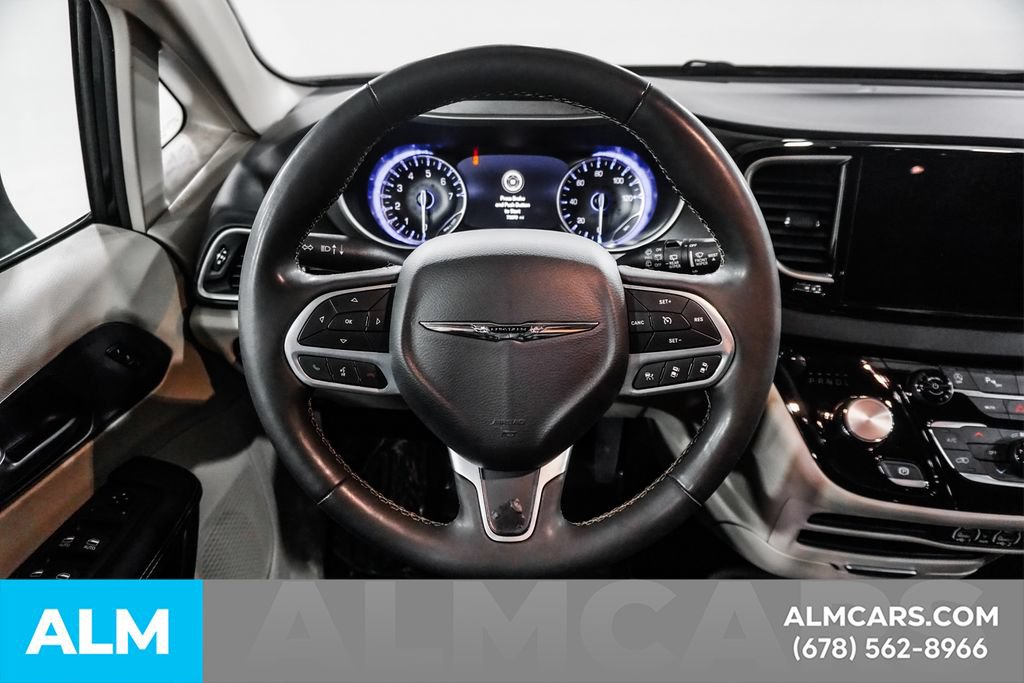 Used 2023 Chrysler Pacifica Touring-L FWD image 24