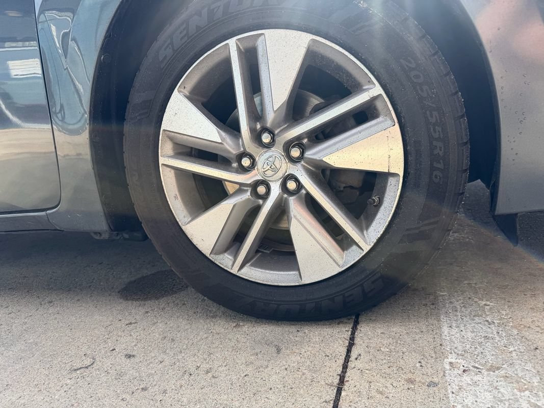 Used 2014 Toyota Corolla LE FWD image 80