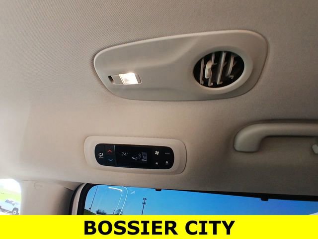 Used 2023 Chrysler Pacifica Touring-L image 20