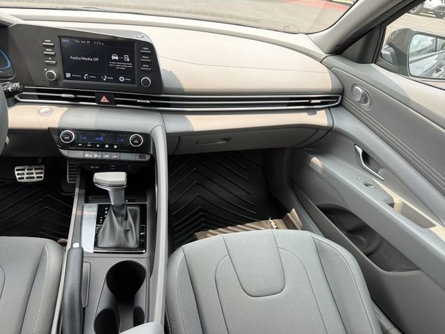 Used 2025 Hyundai Elantra Sport FWD image 26