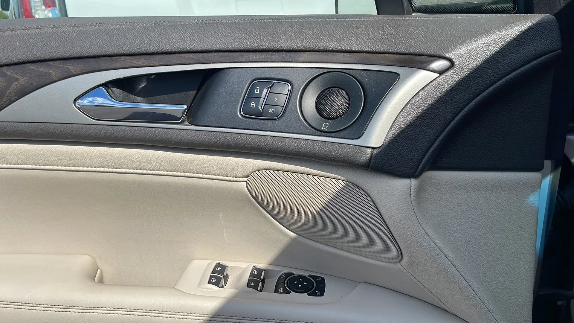 Used 2018 Lincoln MKZ Reserve FWD image 17