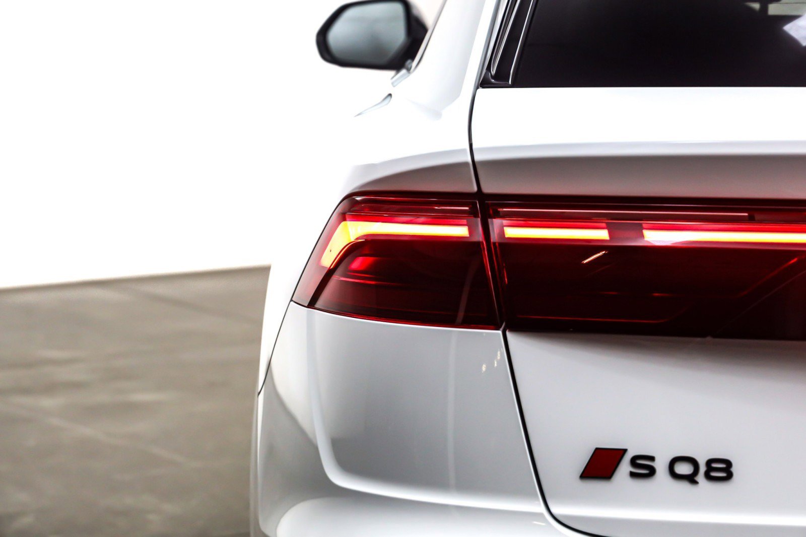 Used 2024 Audi SQ8 Premium Plus w/ Executive Package image 16