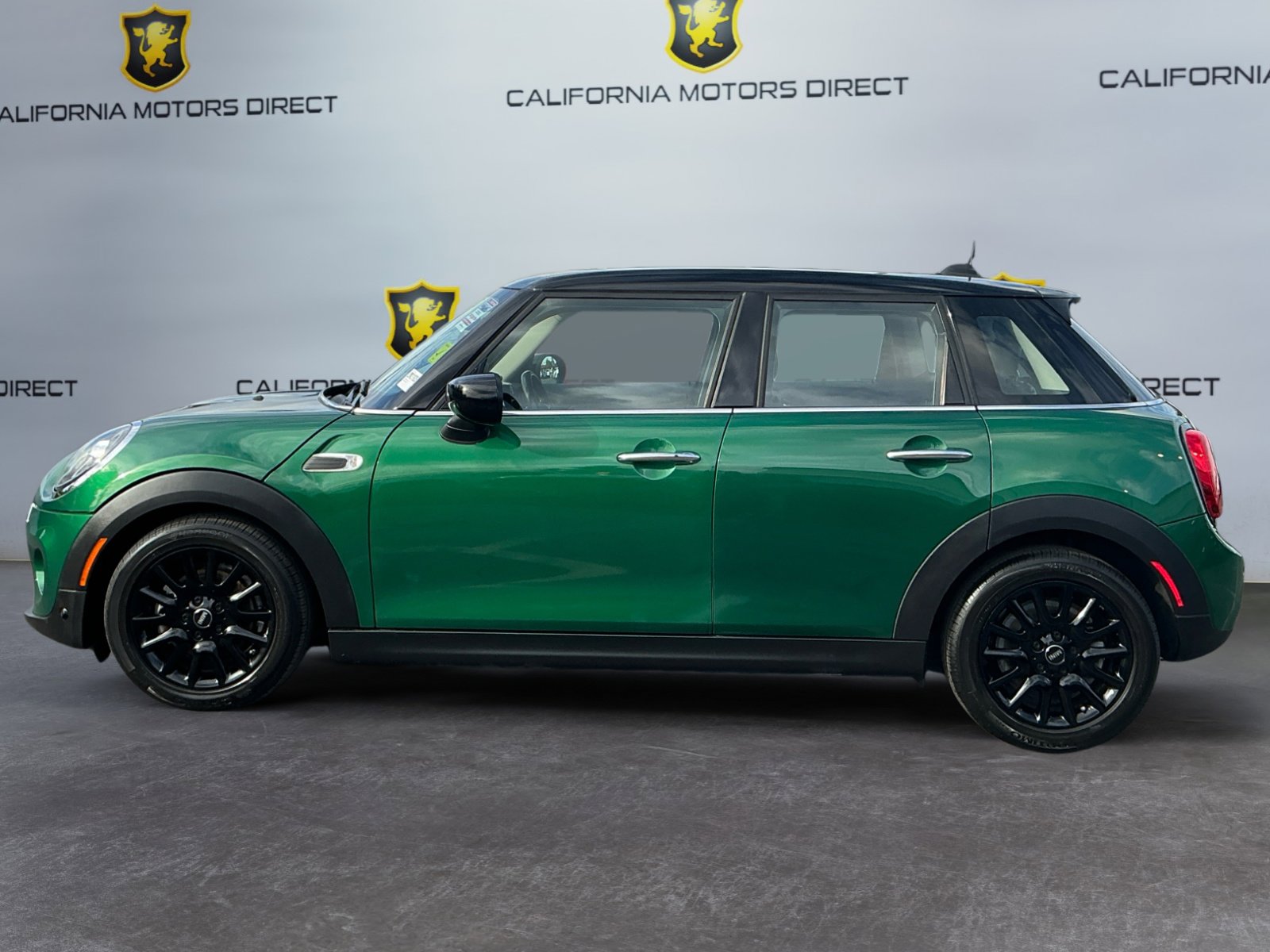 Used 2020 MINI Cooper 4-Door Hardtop FWD image 8