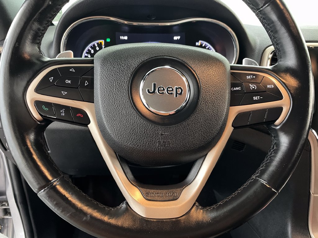 Used 2017 Jeep Grand Cherokee Laredo w/ Quick Order Package 23E AWD/4WD image 4