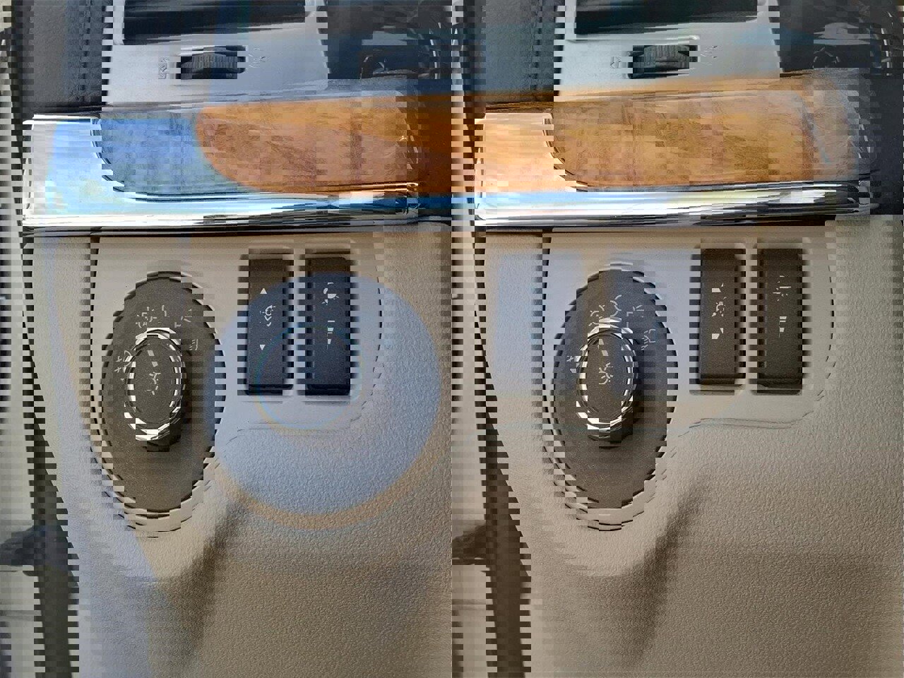 Used 2011 Lincoln MKS image 16