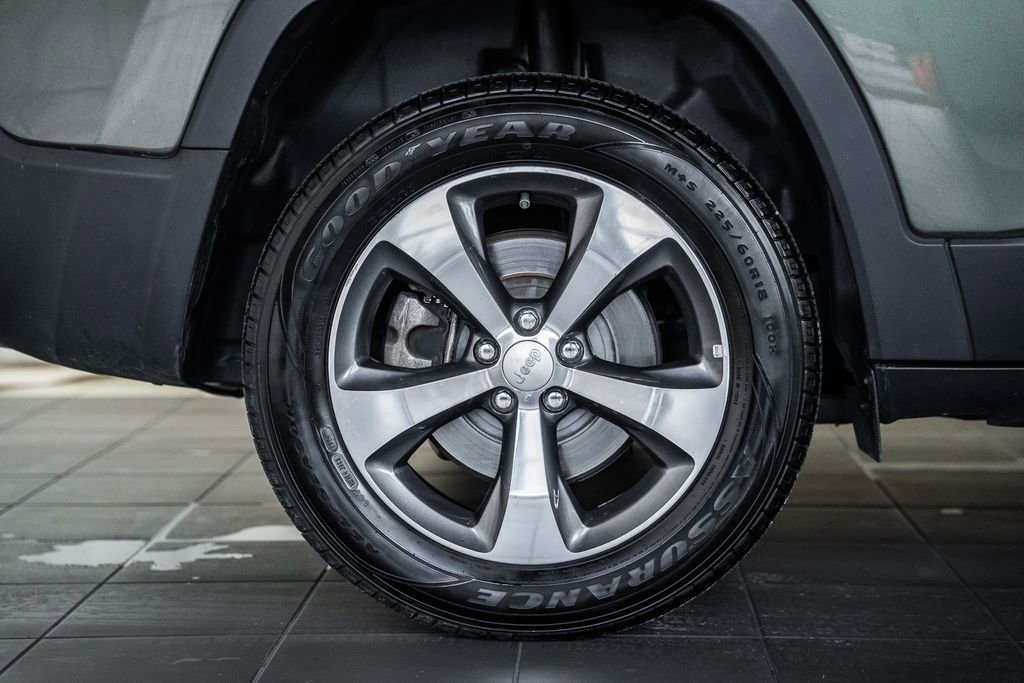 Certified 2019 Jeep Cherokee Limited w/ Trailer Tow Group image 22