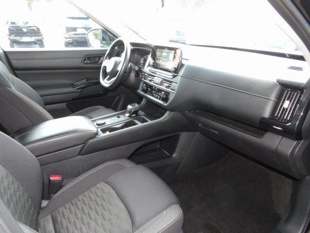 Certified 2024 Nissan Pathfinder S image 24