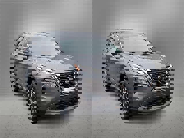 Used 2023 Nissan Rogue SV image 2