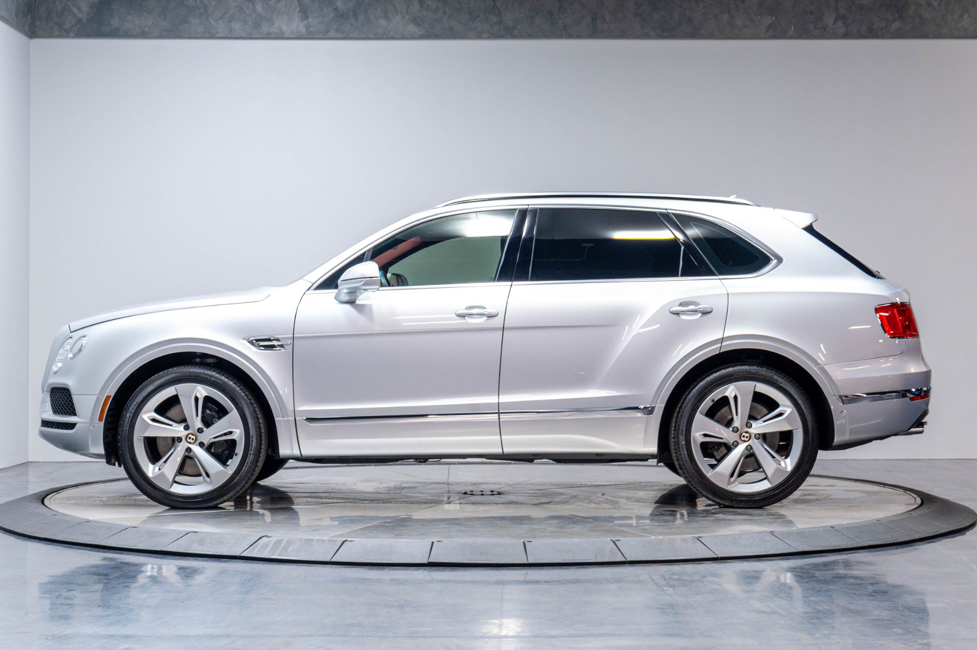 Used 2020 Bentley Bentayga AWD/4WD image 47