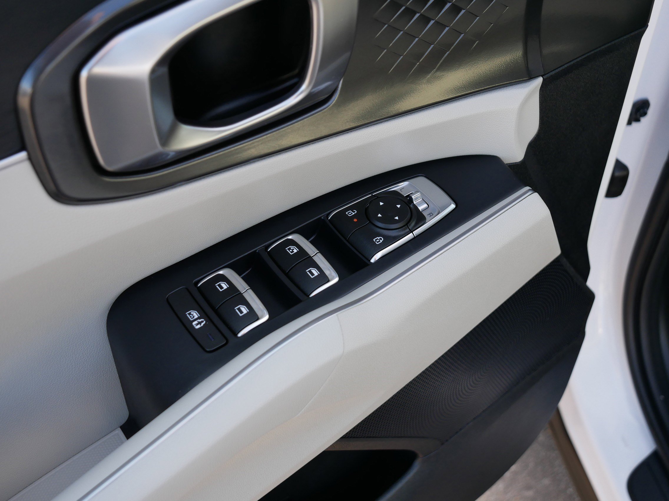 Certified 2025 Kia Sorento S w/ Panoramic Sunroof Package image 19