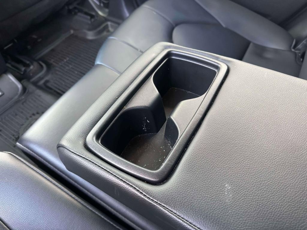 Used 2023 Toyota Highlander XLE image 12