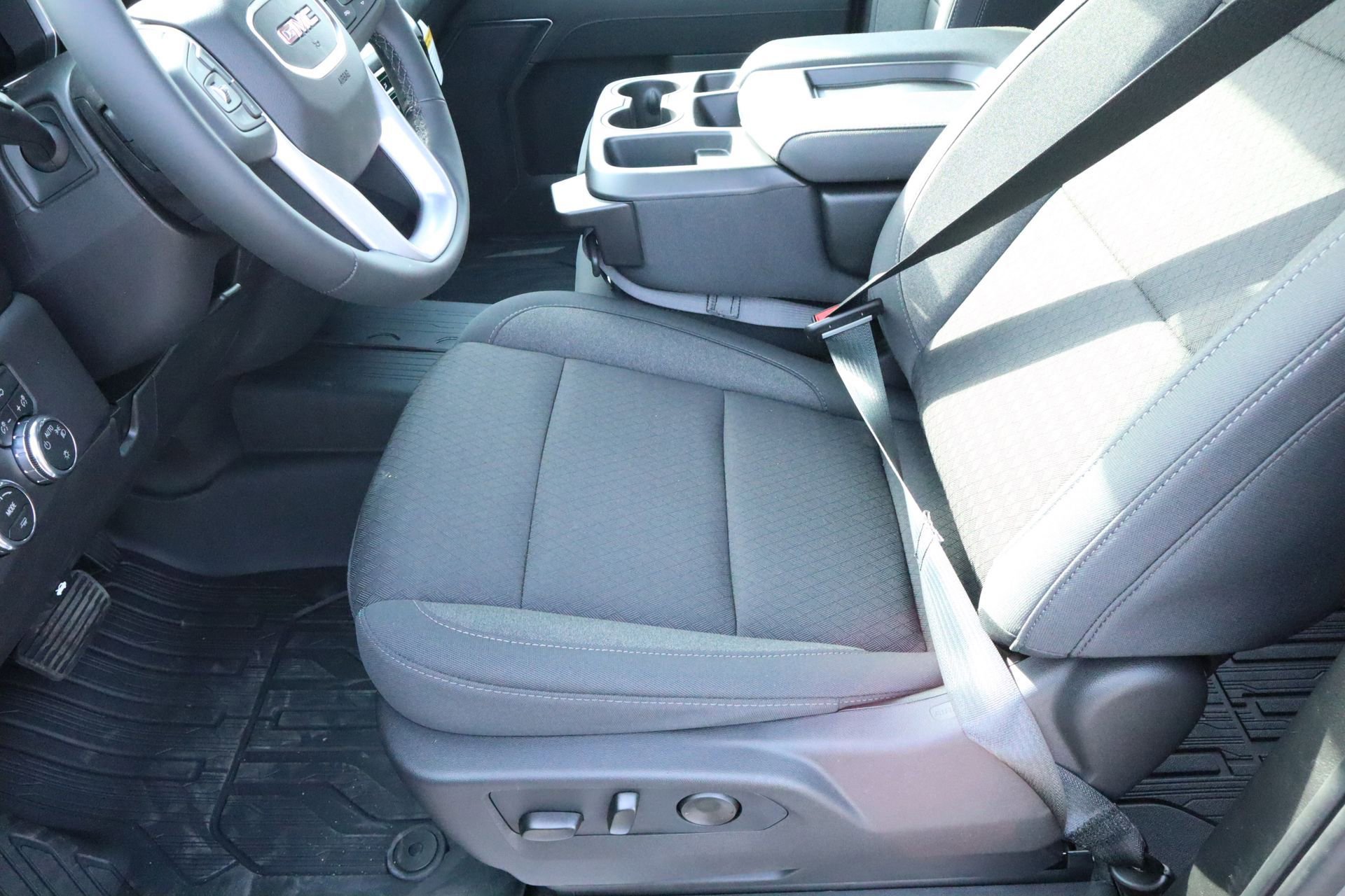 New 2026 GMC Sierra 1500 SLE w/ Max Trailering Package image 12