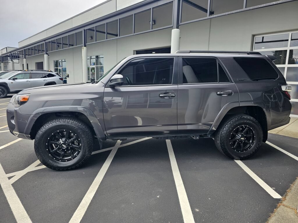 Used 2021 Toyota 4Runner SR5 AWD/4WD image 2